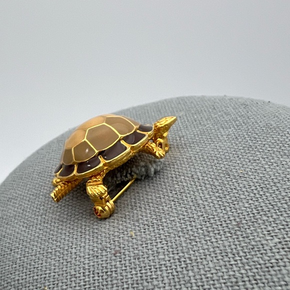 Brown & Tan Enamel Gold Tone Turtle Brooch - Picture 3 of 5